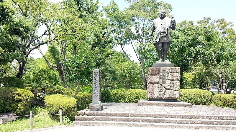 駿河城の徳川家康像