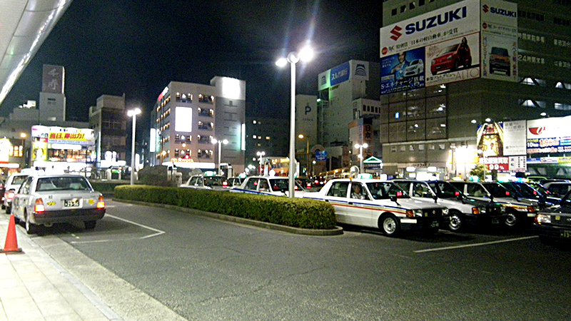 夜の浜松駅前