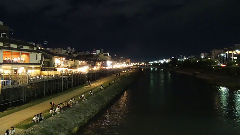 京都鴨川の夜