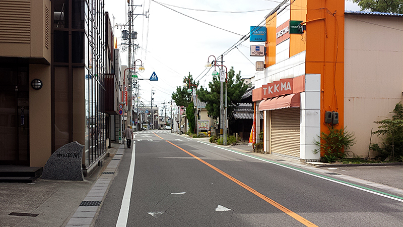 矢作町を走る旧東海道