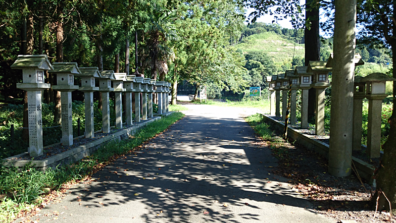 龍瀧神社の参道