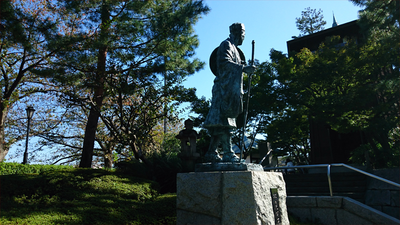 松尾芭蕉の石像